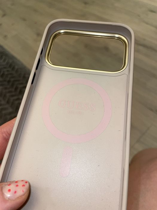 Guess różowy Etiu case iphone 17 Pro Max