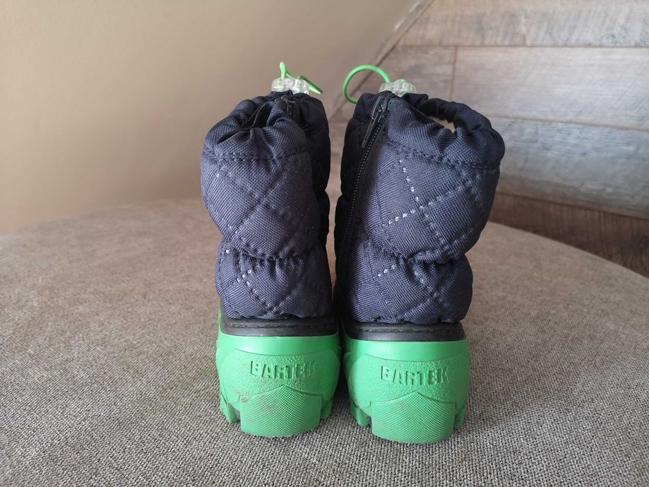 Buty śniegowe dla chłopca w rozmiarze 25-27 firmy Bartek