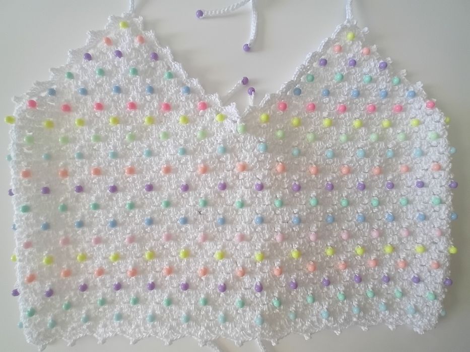 Top em croche sem costas com miçangas
