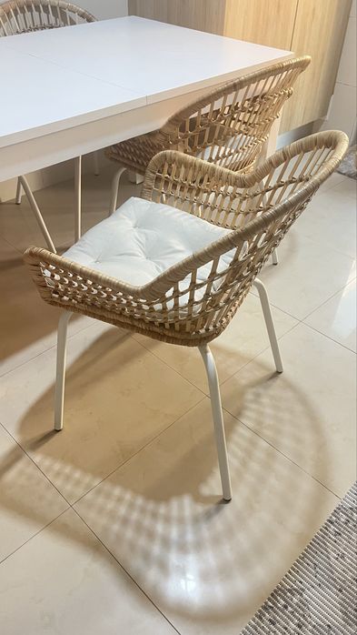 Mesa de jantar mais 4 cadeiras