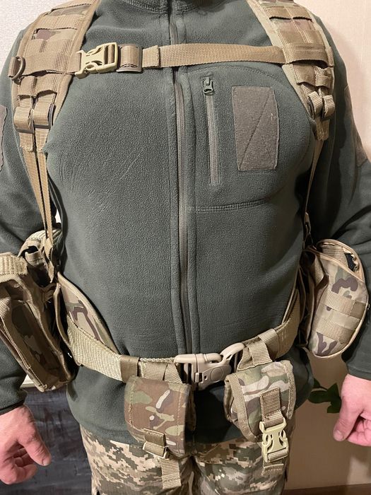 Розгрузка для військових майже нова, оскільки мало використовувалася