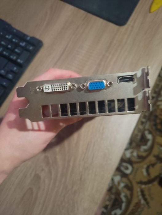 видио карта. gtx 10 50. 4гига
