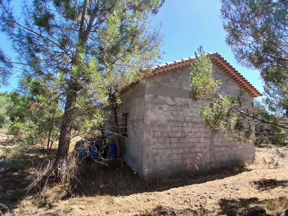 Terreno para venda em Vale de Santarém com construção iniciada