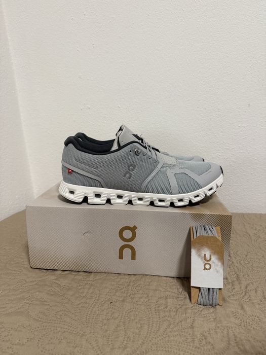 Sapatos On running cloud 5 brancos 42