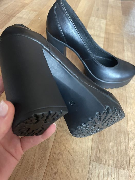 Жіночі шкіряні туфлі