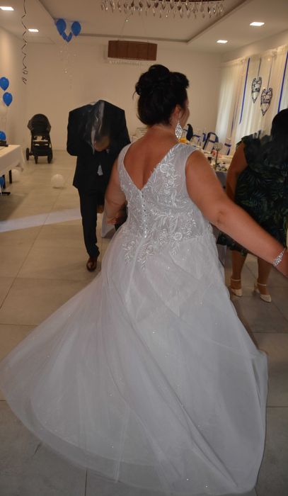 Suknia ślubna plus size