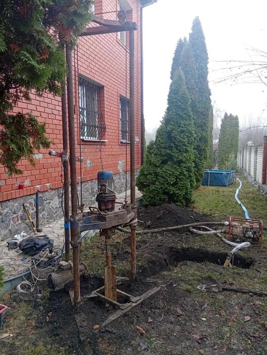 Бурение ремонт чистка скважин, достаем застрявшие насосы.