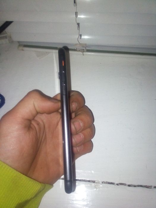 Продам iPhone 8 64gb