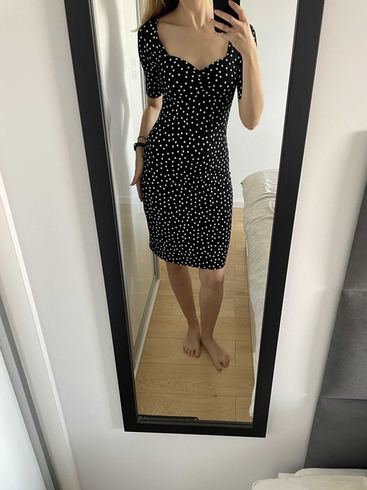 Sukienka w groszki Anna Field dekolt serce