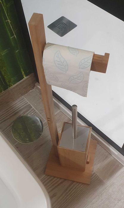 Porta rolo em madeira e Piaçaba