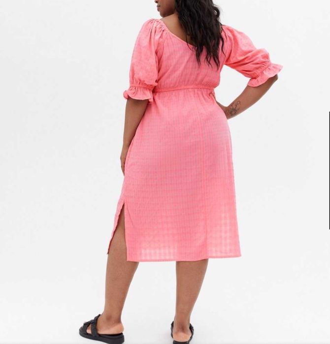 Sukienka midi XL -  XXL  Rozowa Curves  Bufiaste rękawy