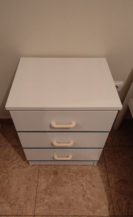 Quarto Completo – Cama + Colchão + Roupeiro + Cómoda + 2 Mesas