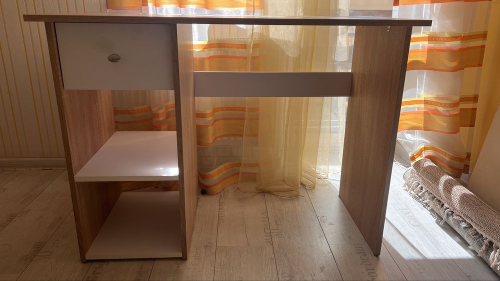 Стіл письмовий компʼютерний