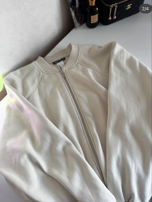 Бомбер молочний Zara