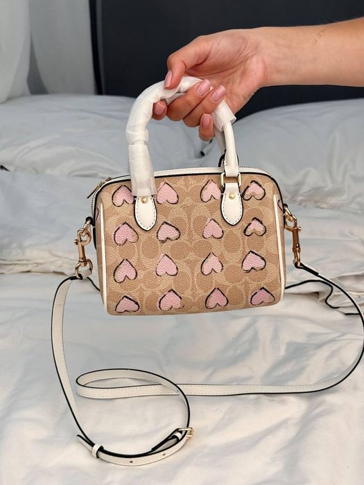 Coach Signature Canvas Heart Print Bag / жіноча сумочка / женская сумочка коуч