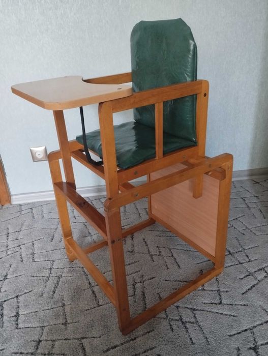 Стільчик для годування трансформер