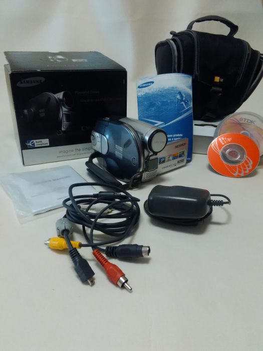 DVD Camcorder with CD-RW Drive + Carrying Bag + Mini Tripod64343240109698121