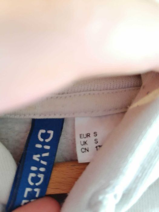 Męska biała bluza z różami