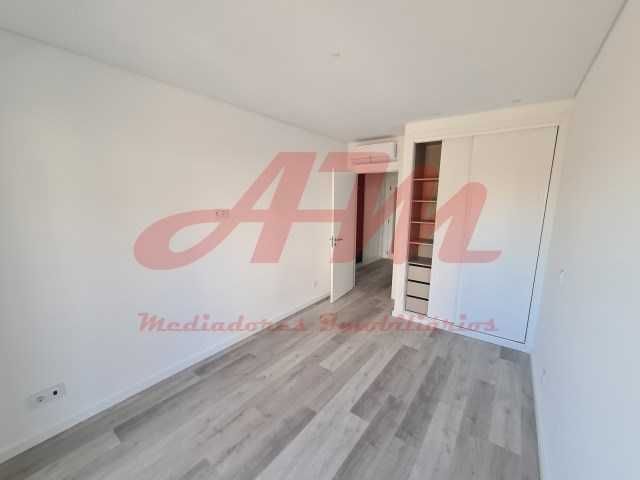 Excelente apartamento T3 semi-novo para arrendamemto