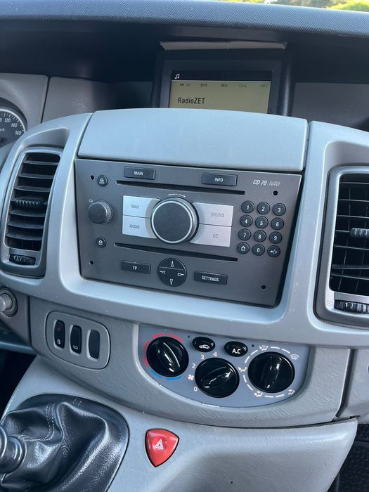 Opel Vivaro Long 2.0 DCI 114 KM Holenderka-6-osób,Klima Tempomat Alufelgi 18-Cali-Borbet 2010r stan bdb Zarejestrowany.