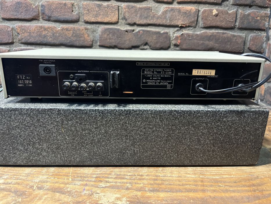 Tuner Hitachi FT 2500
