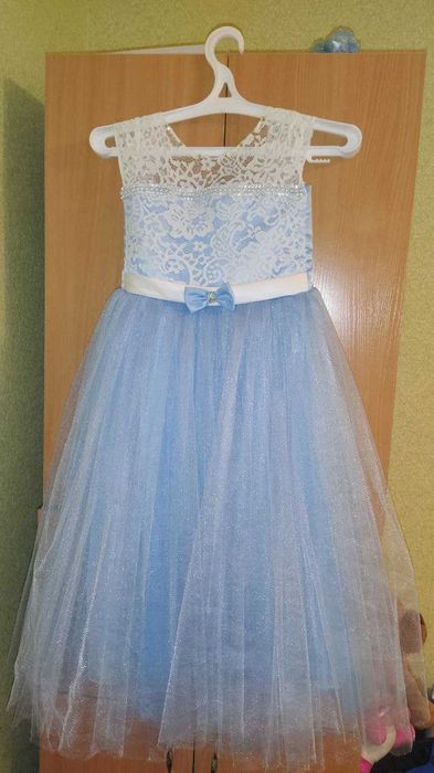 Дитяча сукня святкова фатинова з підспідничником, в гарному стані
