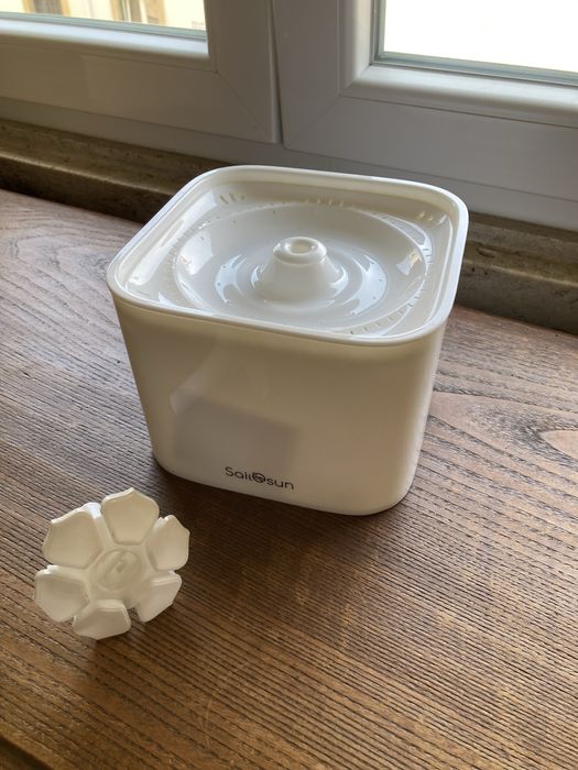 Fonte de agua para gatos