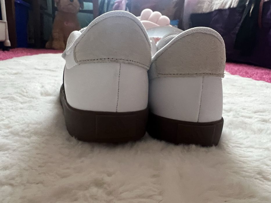 Saparilhas Adidas a imitar samba