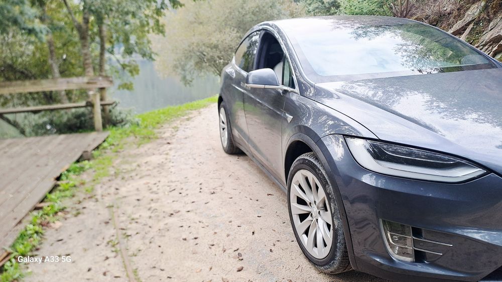 Tesla Model X 100D