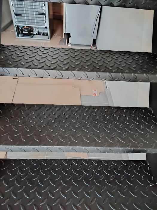 Schody metalowe industrialne schody z blachy barierka