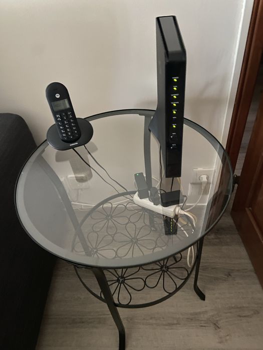 Mesa de centro com tampo de vidro
