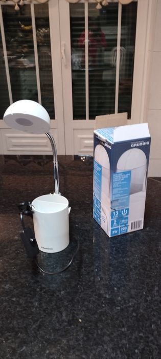 Candeeiro de secretária da marca Grundig