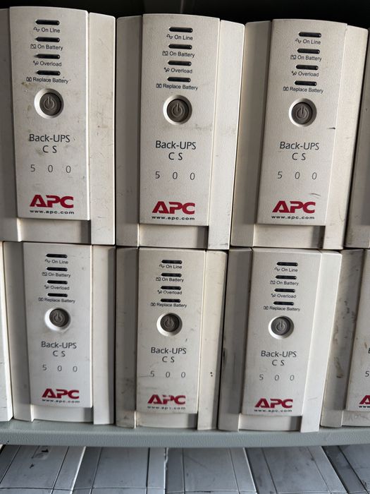 APC Back-UPS CS 500 — рабочий, АКБ разряжена