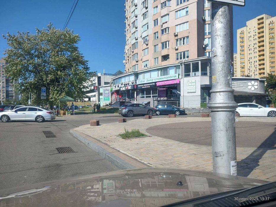 Магазин Киев 485квм метро Левобережная, Шептицкого 10 Супер Фасад