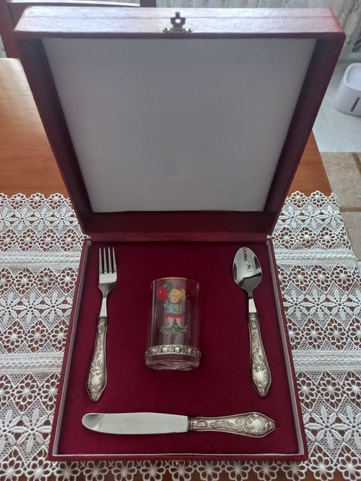Talher de criança com cabo em prata + copo menina