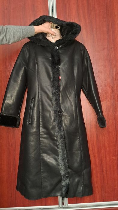 Нова зимова дублянка (замінник шкіри) з капюшоном
​Опис:
​Продам абсол