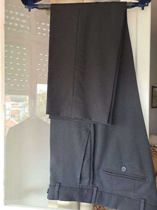 Fato de homem, preto, pouco usado, n. 38/40