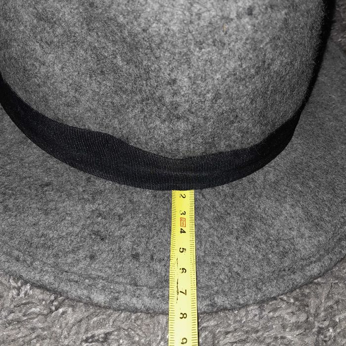 Капелюх сірого кольору шерсть, стан чудовий, ціна 155 грн, перешлю олх