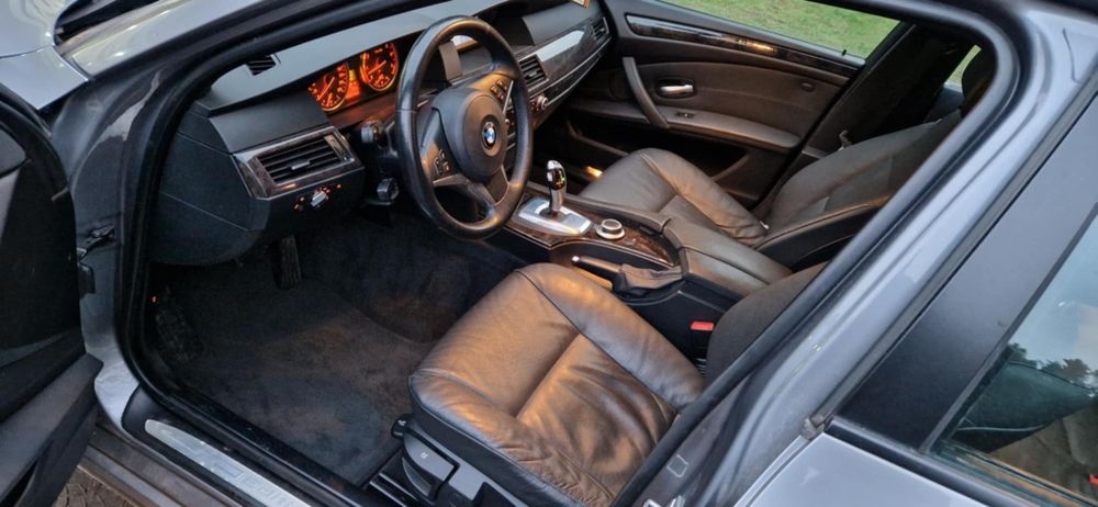 Fotele przód Kanapa tył. Bmw e61. Czarne skórzane. Europa. Boczki.