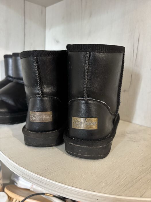 Продам уги два розміра