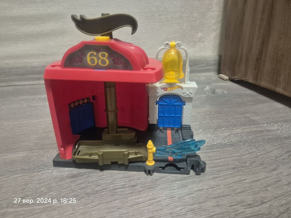 Игровий  набiр Hot Wheels   Пожежна станцiя