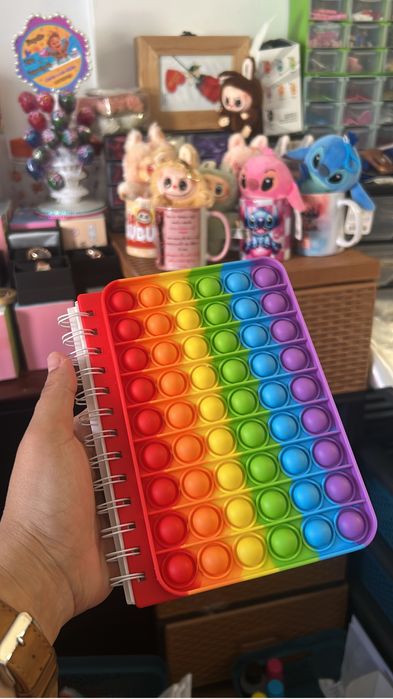 Caderno de anotacoes com linhas pautadas normais