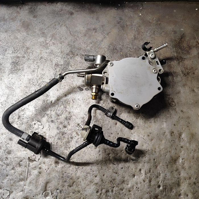 POMPA VACUM 06J145100B Audi Skoda Seat VW