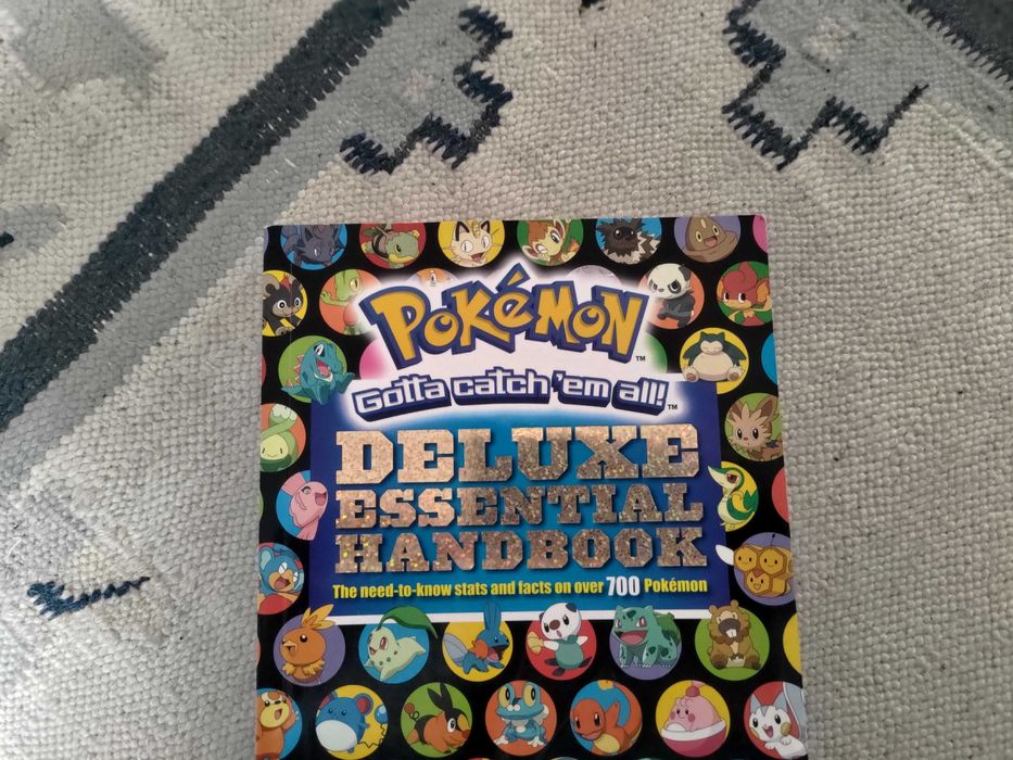 Pokémon Deluxe Essential Handbook Livro, Como Novo