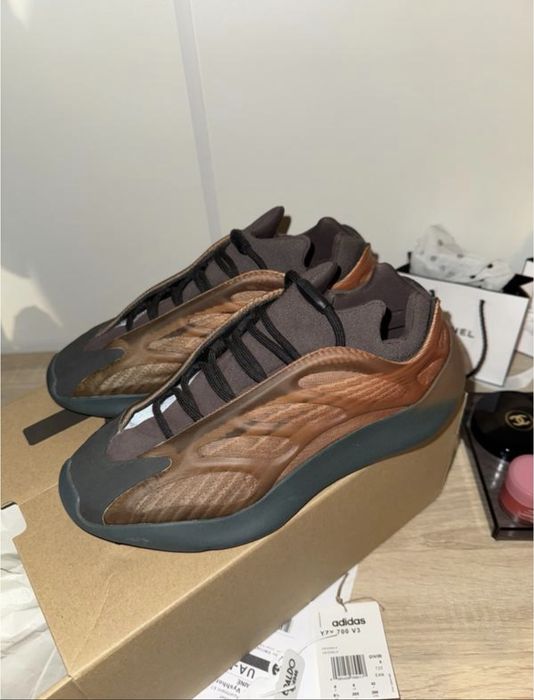 Yeezy 700 v3 кроссовки оригинал, с farfetch
