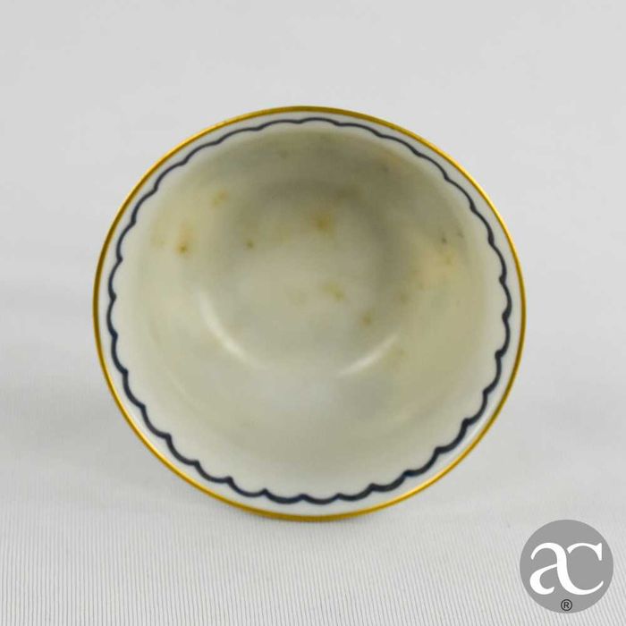 Taça em porcelana Porart, decoração “Folha de Tabaco”