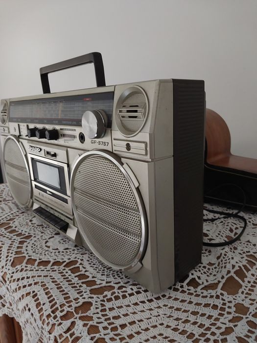 Radiomagnetofon Sharp GF-5757 z lat 80-tych