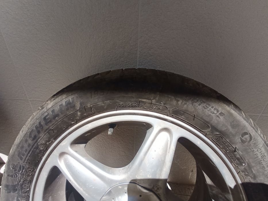 Jantes e pneus Michelin 195/55 R16 — usados, em bom estado (Mini Coope