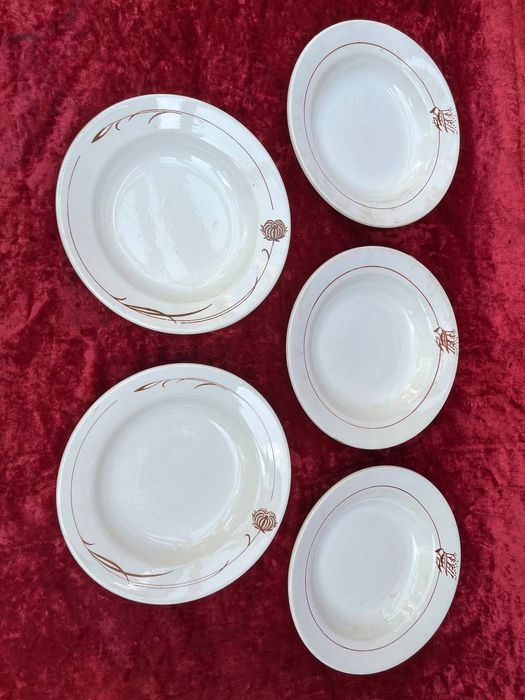 Миска ,тарелки разные  Буды.