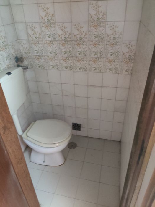 Espaço comercial 75m2 com WC completo 2⁰ andar